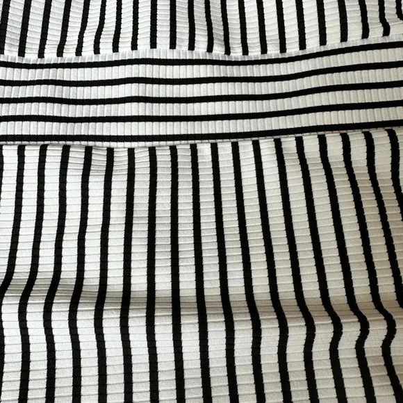 Shade and shore size medium swimsuit - Picture 2 of 4